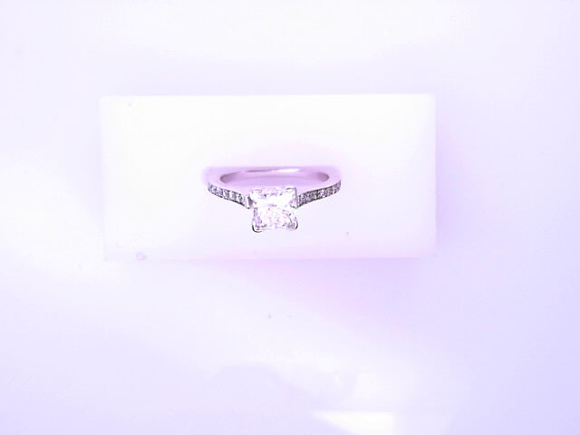 14 KARAT RING SIZE 5.5 WEIGHT: 2.9G : NATURAL DIAM