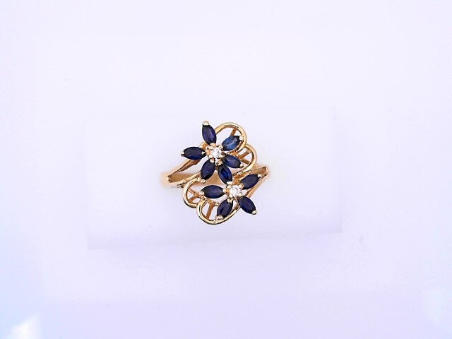 14 KARAT RING SIZE 8 WEIGHT: 4.6 : SAPHIRE FLOWER