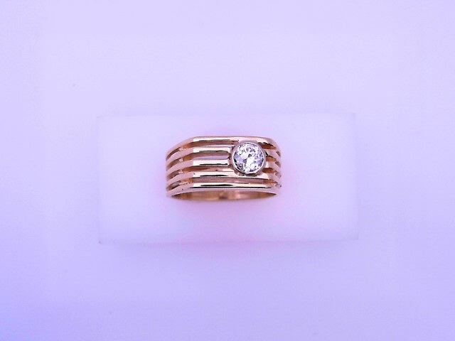 10 KARAT RING SIZE 10.5 WEIGHT: 6.8 : NATURAL DIAM
