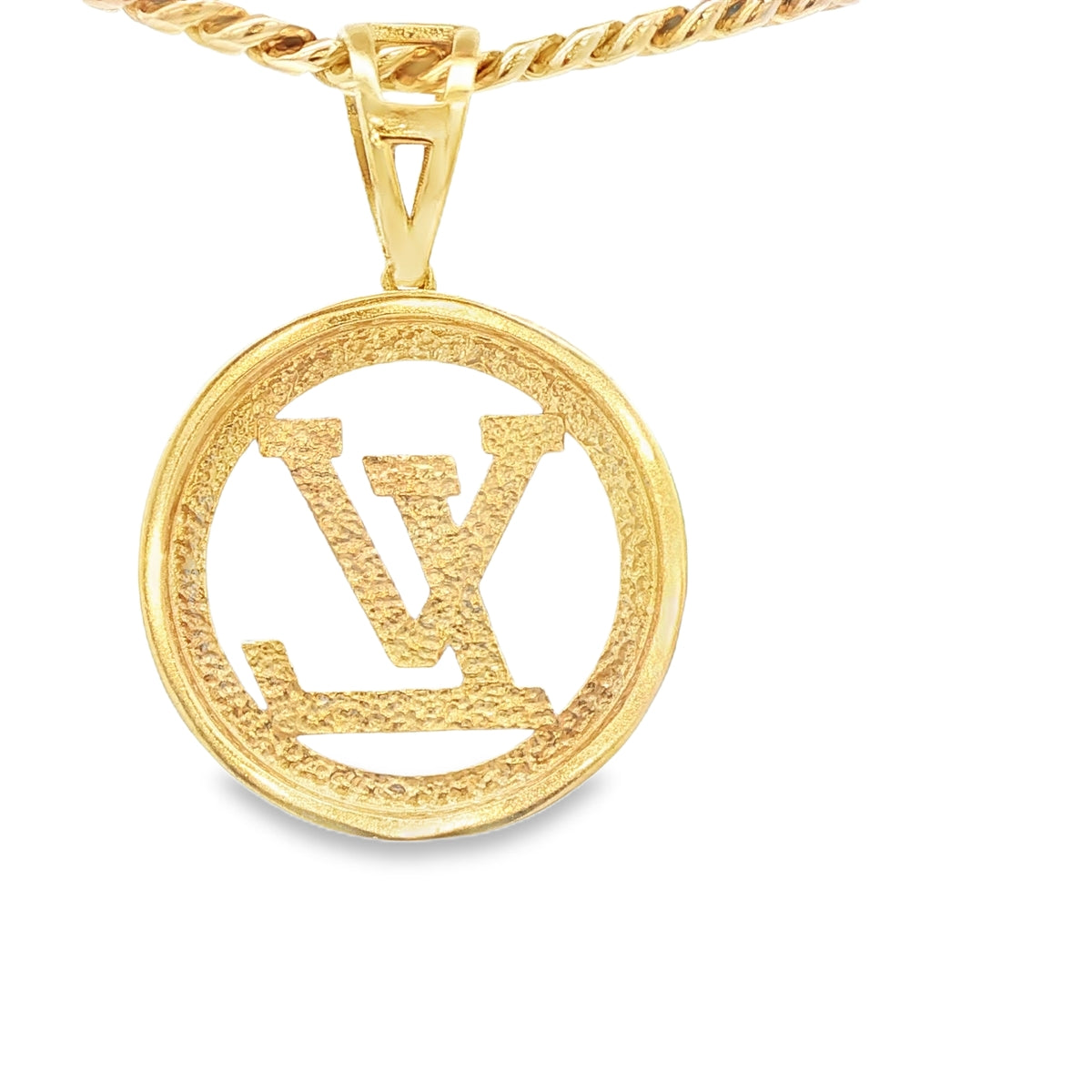PENDANT 14K 4.8G STYLE LV ROUND RIBBED BORDER NEGA
