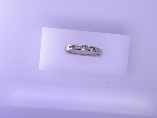 RING 14K WHITE  2.9G #8 DIAMOND BAND  0.30ctw