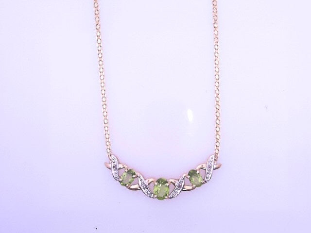 10 KARAT NECKLACE LENGTH 16 WEIGHT: 4.2G : PERIDOT