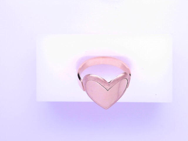 14 KARAT RING SIZE 6.5 WEIGHT: 4.3G
SIZE/ OTHER:
