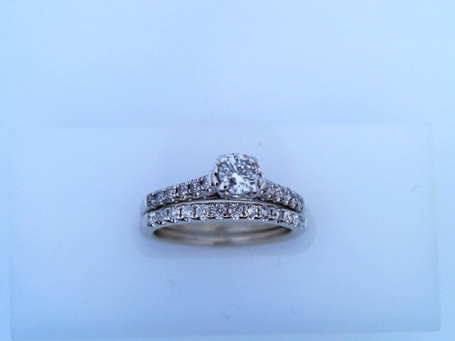 10 Karat Ring Size 5.5 Weight: 3.8G : NATURAL DIAM