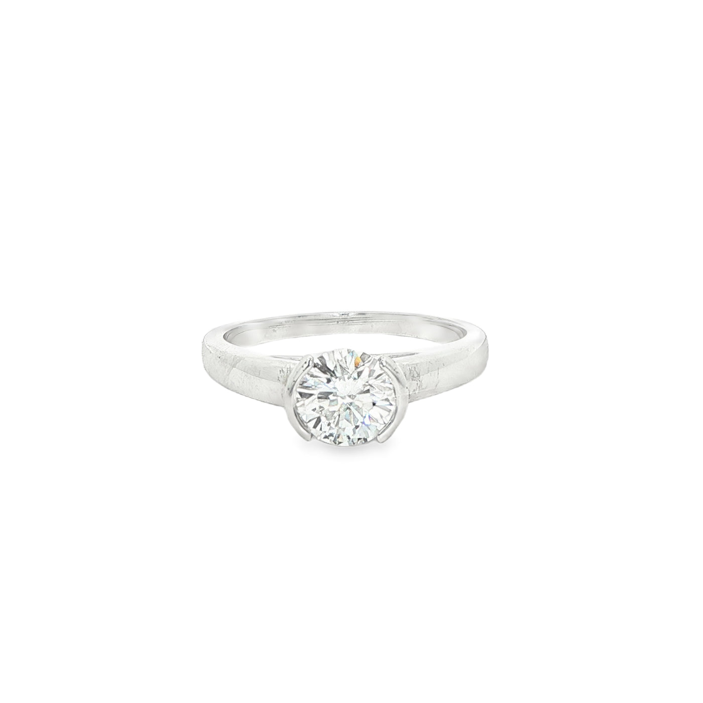 14 KARAT RING SIZE 8 WEIGHT: 4.6G : NATURAL DIAMON