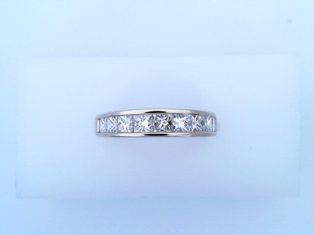 14 KARAT RING SIZE 6 WEIGHT: 2.8G : 4MM NATURAL DI