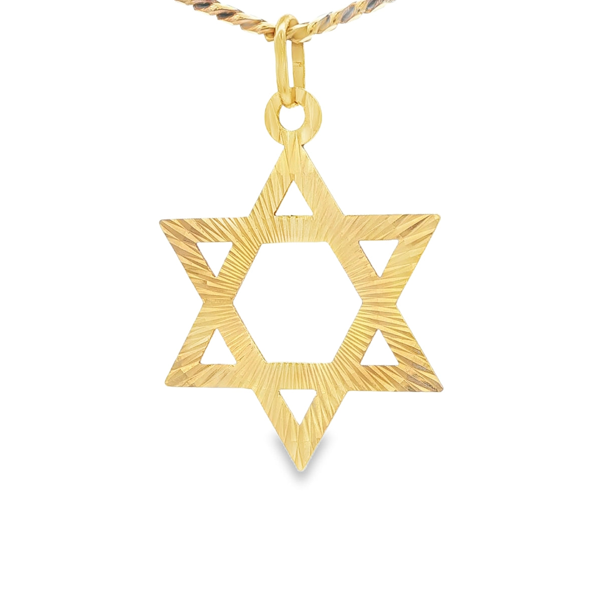 18 KARAT DIAMOND CUT CHARM WEIGHT: 2.3G SIZE/ OTHE