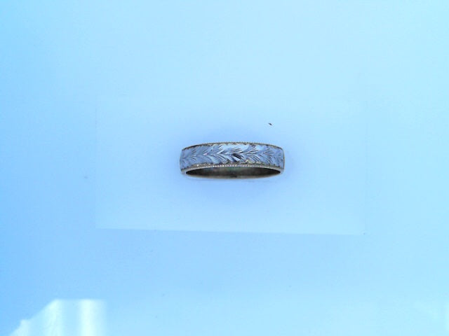 14 KARAT DIAMOND CUT RING SIZE 7 WEIGHT: 3.0G
LEA