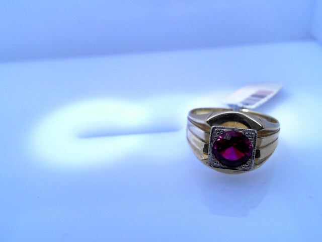 RING18KR 9.3G RED #8.5 CZ RED ROUND CENTER RIB SHA