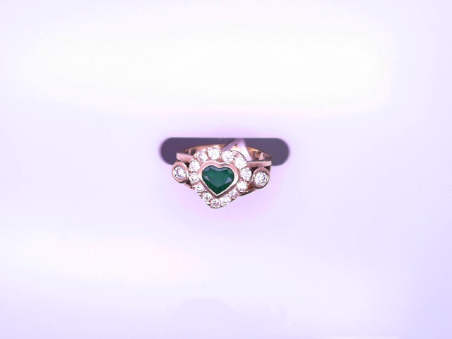 RING 18 KARAT WEIGHT: 6.1 SIZE 7.5 HEART DIAMOND H