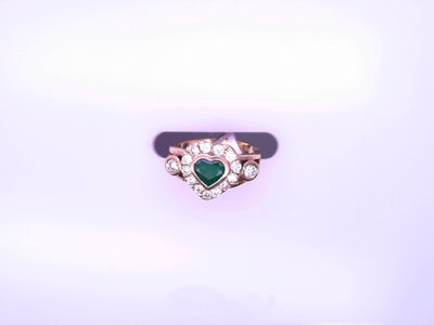 RING 18 KARAT WEIGHT: 6.1 SIZE 7.5 HEART DIAMOND H