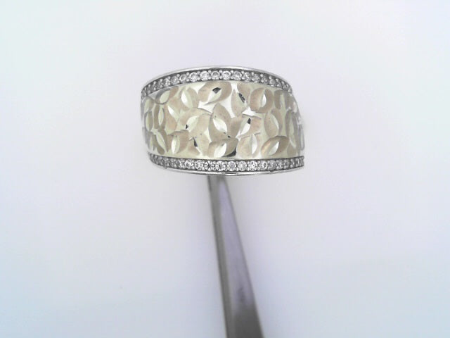 RING 14KR 6.7G #81/2 FANCY CZ DC 2TONE TEXTURED