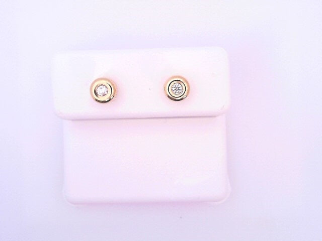 18 KARAT STUD EARRINGS WEIGHT: 0.5G : NATRUAL DIAM