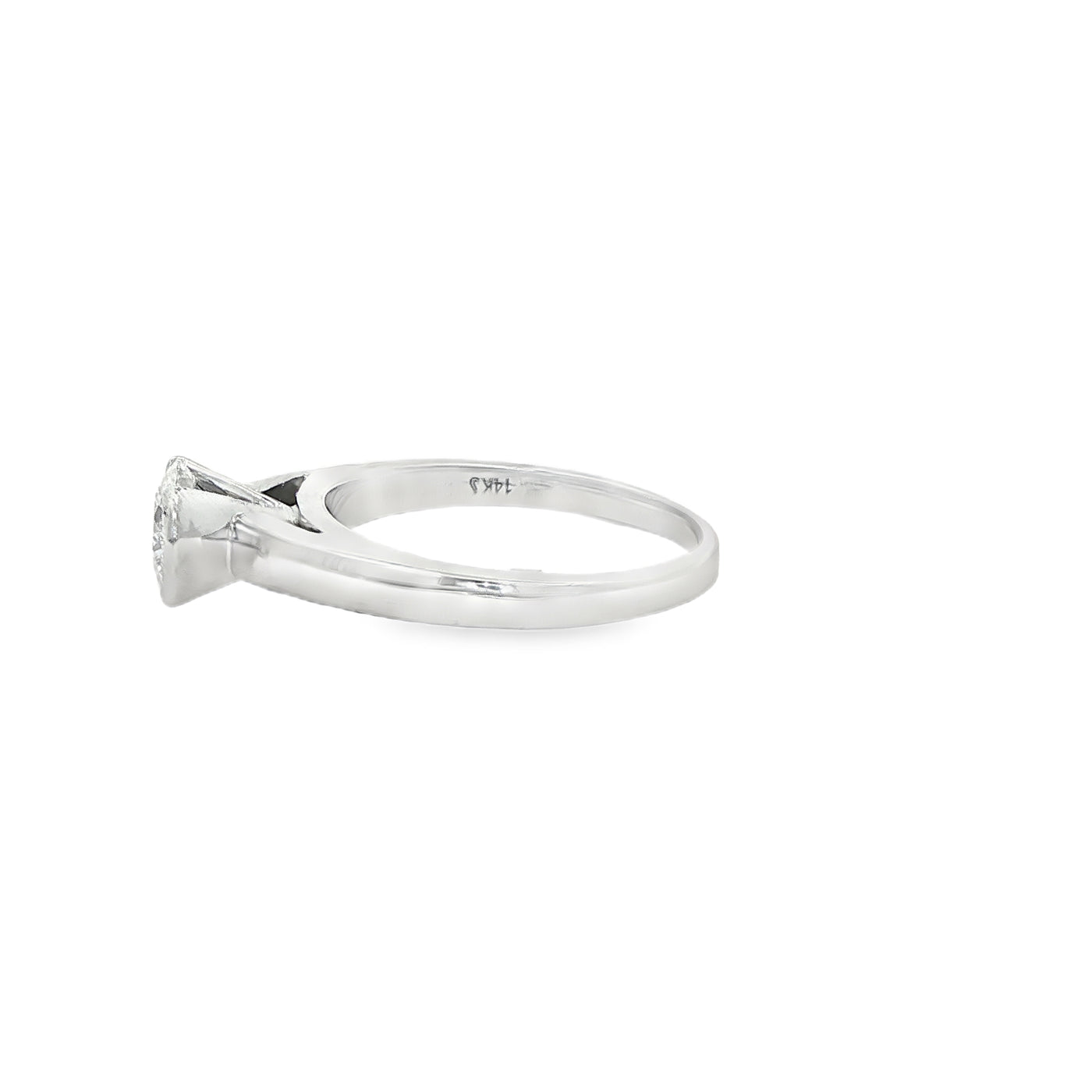 14 KARAT RING SIZE 8 WEIGHT: 4.6G : NATURAL DIAMON