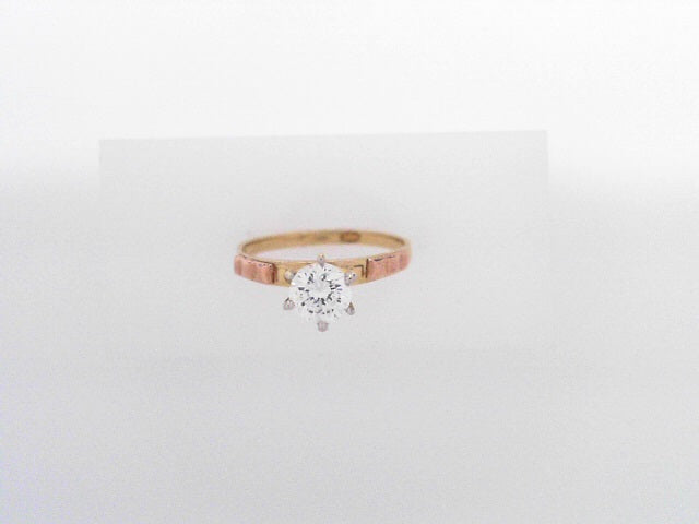 14 KARAT RING SIZE 7.5 WEIGHT: 2.1G
CZ SOLITAIRE