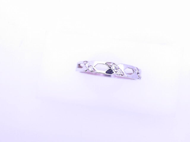 14 KARAT RING SIZE 10 WEIGHT: 1.7G
3.6MM CZ GEOME