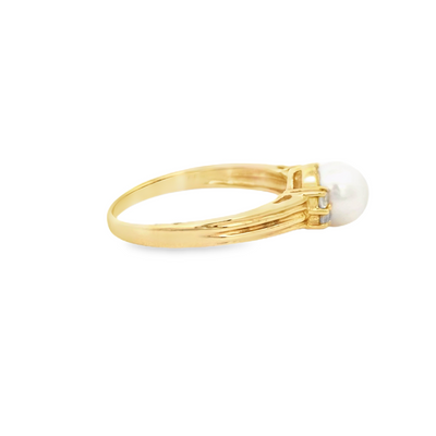 10 KARAT RING WEIGHT: 2.8G : 6.1MM PEARL WITH ACCE