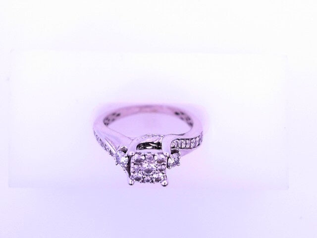 18 KARAT RING SIZE 5.5 WEIGHT: 3.6 : NATURAL DIAMO