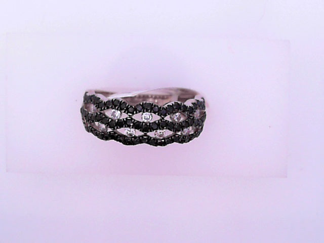 RING 14 KARAT SIZE 7 WEIGHT: 3.4G
DIAMOND BLACK &