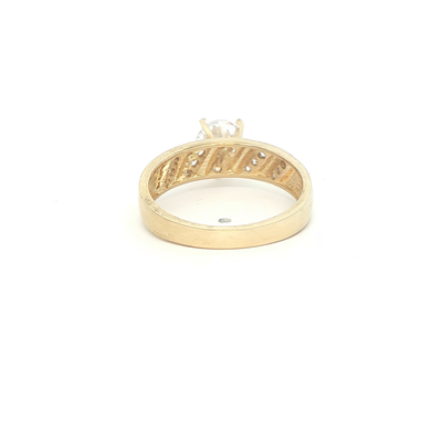 14 KARAT RING SIZE 7.5 WEIGHT: 3.1G : 4.5MM CZ SOL