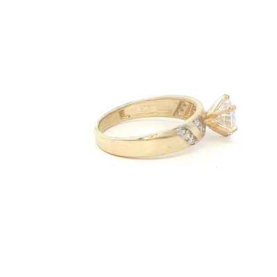 14 KARAT RING SIZE 7.5 WEIGHT: 3.1G : 4.5MM CZ SOL