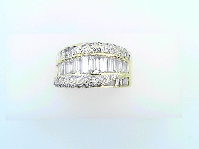 18 KARAT RING SIZE 6.5 WEIGHT: 9.7 : NATURAL DIAMO