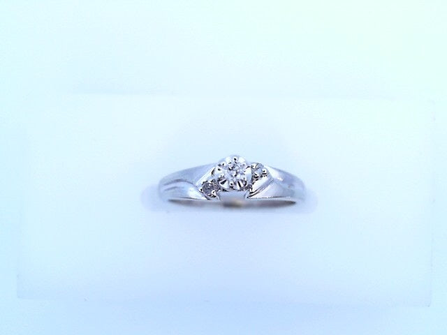 10 KARAT RING SIZE 4.5 WEIGHT: 1.9G : NATURAL DIAM