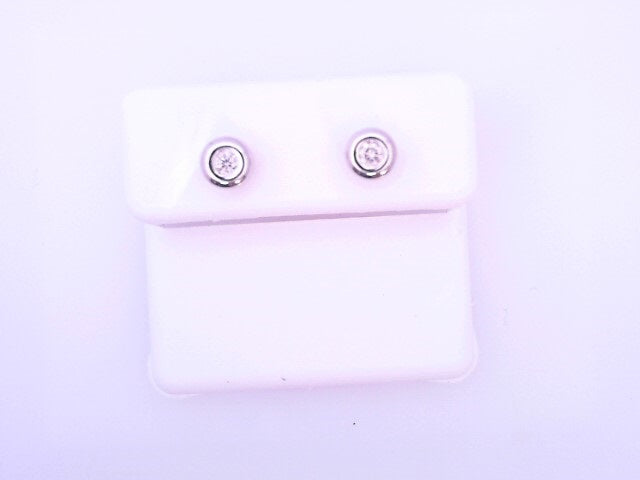 18 KARAT STUD EARRINGS WEIGHT: 0.5G : NATRUAL DIAM