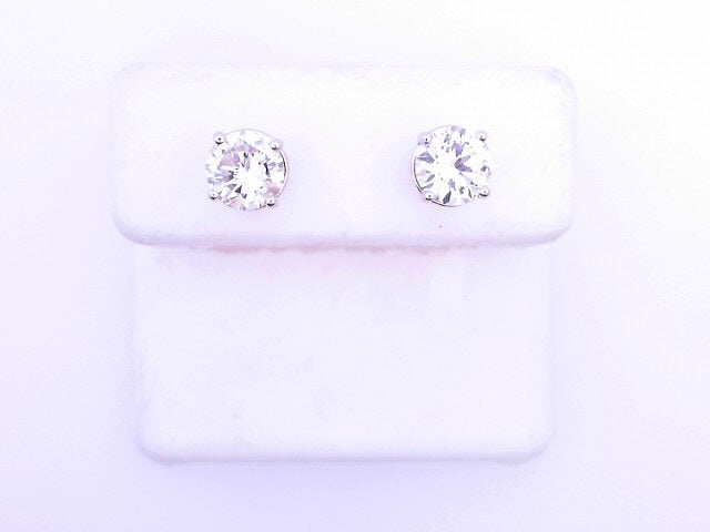 18 KARAT STUD EARRINGS WEIGHT: 2.2 : NATURAL DIAMO