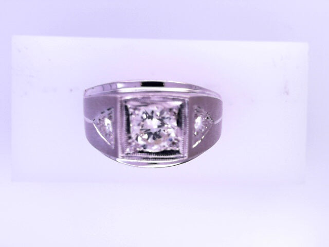 14 KARAT RING SIZE 7 WEIGHT: 4.7G : NATURAL DIAMON