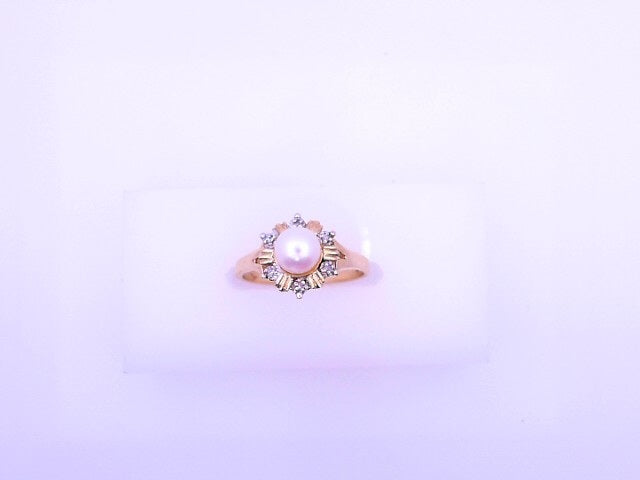 10 KARAT RING SIZE 6 WEIGHT: 2.1 : PEARL SNOWFLAKE