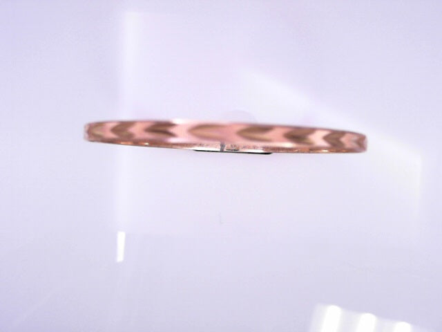 14KB 6.4G BANGLE DC TEXTURED V PATTERN