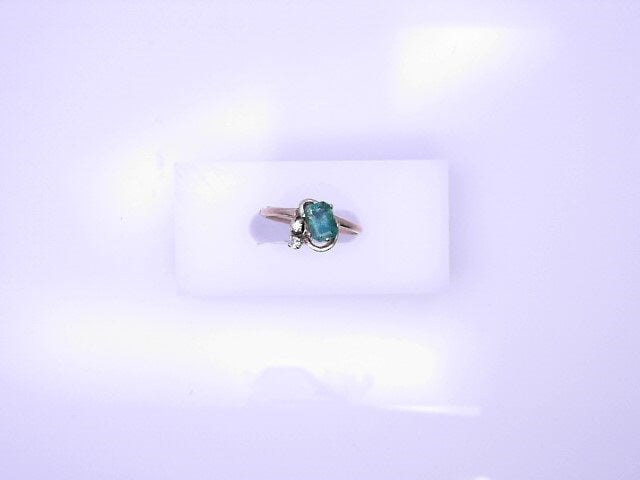 14KR  RING CT 0.04  DIA 1CT EMERALD #7.5-- 2.2G