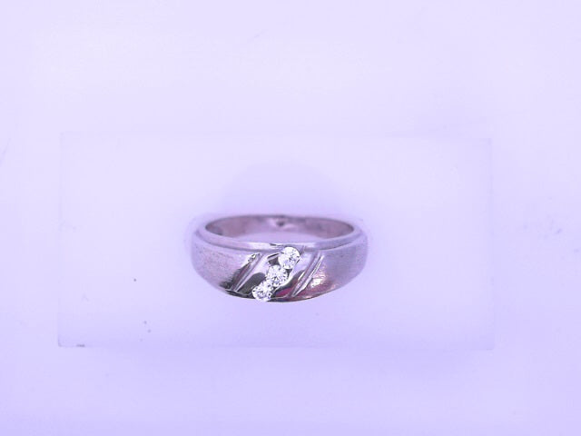 14 KARAT SATIN RING SIZE 7 WEIGHT: 2.8G
6MM CZ 3