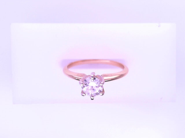 14 KARAT RING SIZE 6.5 WEIGHT: 2.2G  NATURAL DIAMO