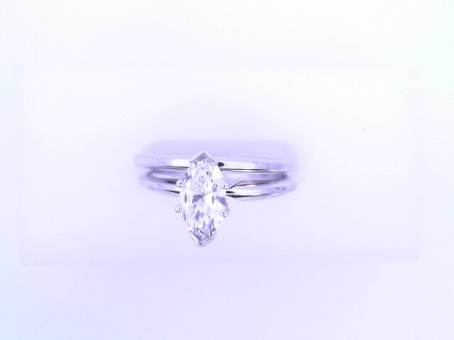 14 KARAT RING SIZE 7 WEIGHT: 3.7G : NATURAL DIAMON