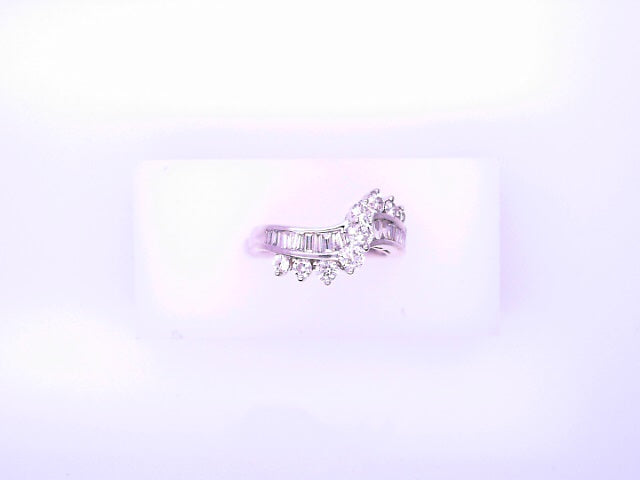 14 KARAT RING SIZE 7 WEIGHT: 4.3G : NATURAL DIAMON