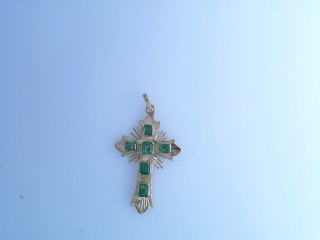 18 Karat Cross Natural Emeralds Weight: 1.8G
size