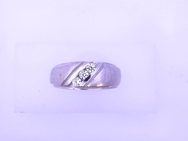 14 KARAT SATIN RING SIZE 10.25 WEIGHT: 4.3G
8MM C