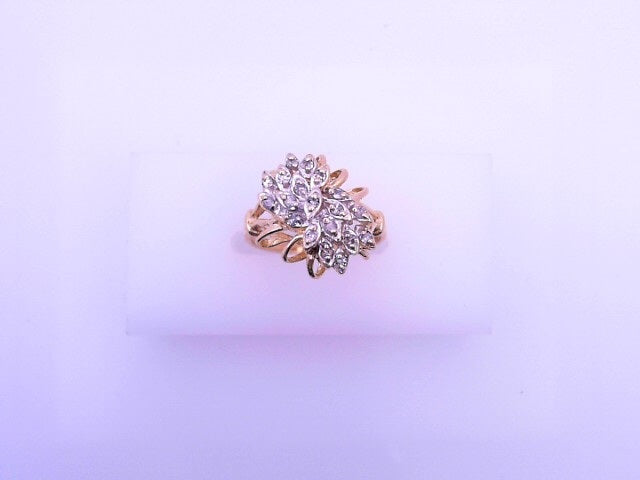 10 KARAT RING SIZE 7 WEIGHT: 2.8 : NATURAL DIAMOND