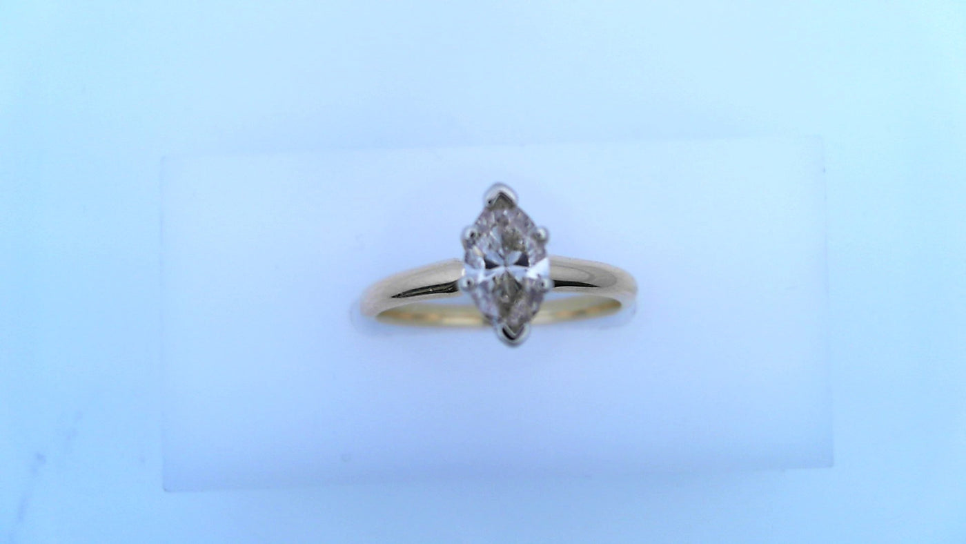 14 KARAT RING SIZE 7 WEIGHT: 2.4G : NATURAL DIAMON