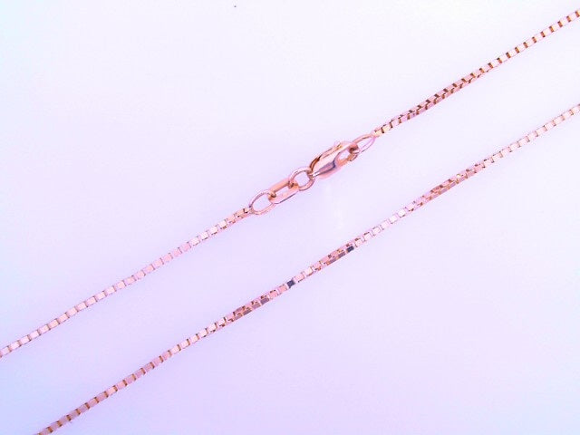14 KARAT BOX CHAIN LENGTH: 24 WEIGHT: 4.2G : 0.9MM