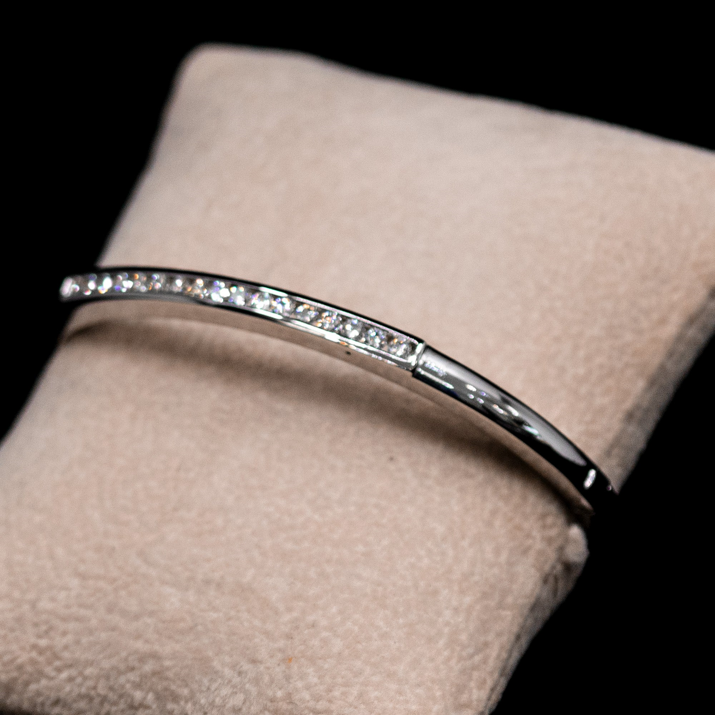 14KB W 19G Bangle0.85CT