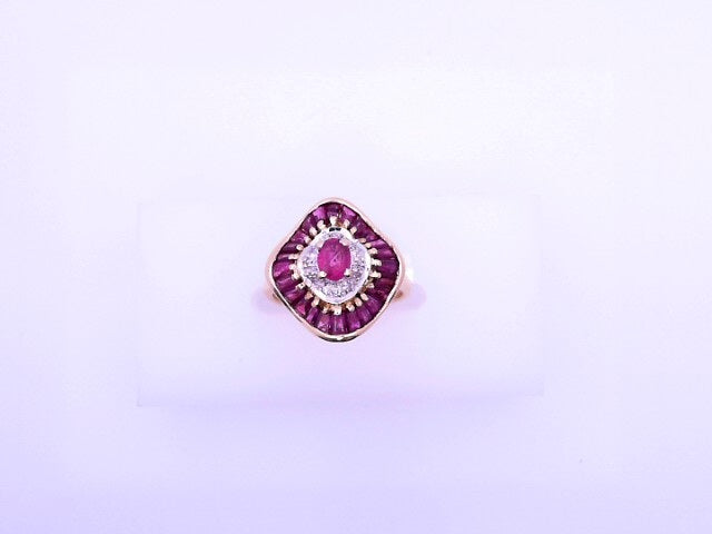 14 KARAT FASHION RING SIZE 4.75 WEIGHT: 3.6 : ROUN