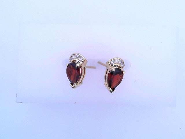 14 KARAT STUD EARRINGS WEIGHT: 1.9 : CZ GARNET PEA