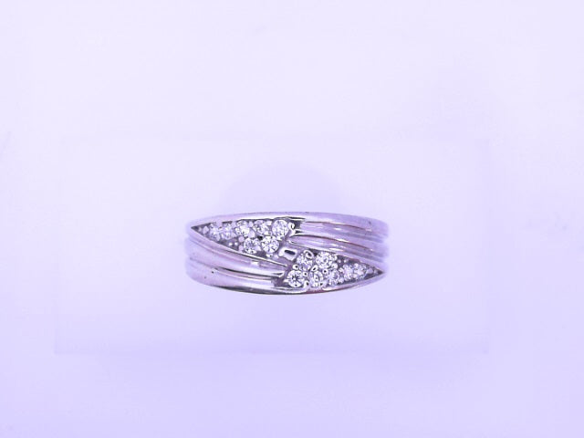 14 KARAT RING SIZE 9 WEIGHT: 2.8G
7.5MM CZ STRIPE