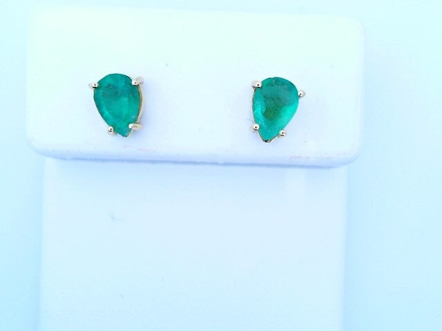 18 KARAT STUD EARRINGS WEIGHT: 2.1G : NATURAL PEAR