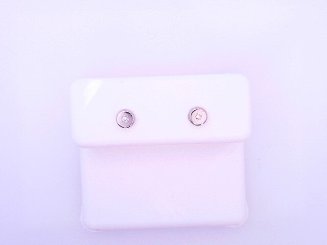 18 KARAT STUD EARRINGS WEIGHT: 0.5G : NATRUAL DIAM