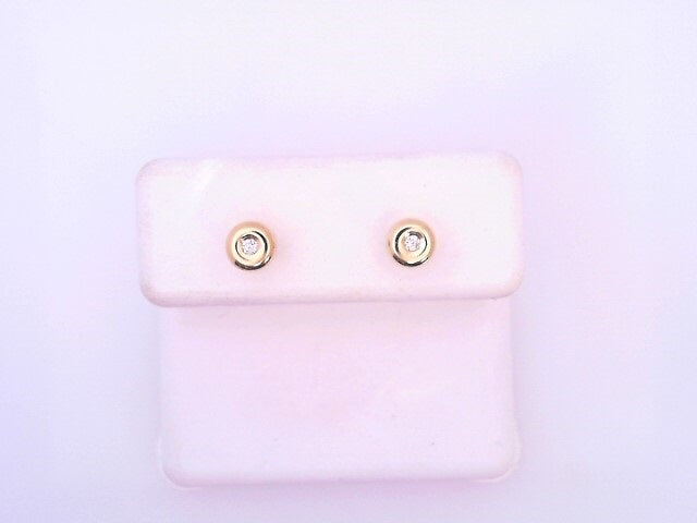 18 KARAT STUD EARRINGS WEIGHT: 0.5G : NATRUAL DIAM