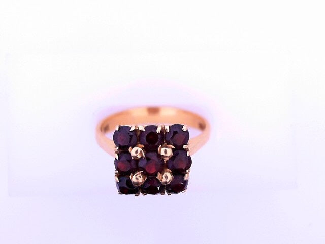 18 KARAT FASHION RING SIZE 8 WEIGHT: 5.1 : GARNET